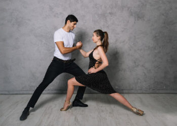 Provide Tips For Beginners On What To Expect In Their First Salsa Dance Class