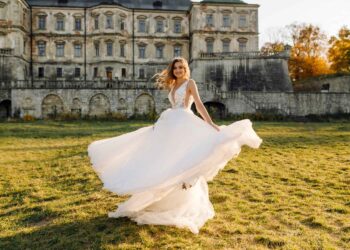 Dressing for Your Destination Wedding: The Ultimate Guide for Brides